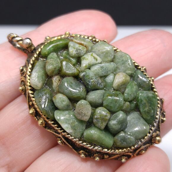 Chrysoprase Gemstones Pendant, Gold Plated Frame, 1970s Vintage Jewelry - Picture 8 of 10